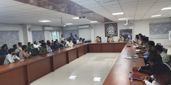 आगामी विश्व आदिवासी दिवस के दृष्टिगत आयोजको एवम पुलिस प्रशासन के मध्य नवीन पुलिस कंट्रोल रूम पर हुई बैठक