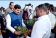 मुख्यमंत्री डॉ. यादव प्रभावित फसलों का जायजा लेने पहुँचे खेतों में- सैलाना हेलीपेड पर मुख्यमंत्री डॉ. यादव का स्वागत-किसान चिंता न करें प्रभावित हर खेत का होगा सर्वे