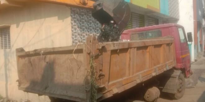 संपत्तिकर के 17 बड़े बकायादारों को मांग सूचना-पत्र जारी बकाया राशि जमा नहीं करने पर संपत्ति कुर्क करने की होगी कार्यवाही-नगर के विभिन्न क्षेत्रों की नालियों की हुई सफाई 25 किलो अमानक पॉलीथीन जब्त- बसंत पंचमी रतलाम स्थापना (नगर गौरव दिवस) के तीन दिवसीय कार्यक्रमों की हुई शुरूआत रत्नेश्वर महादेव मंदिर पर की पूजा अर्चना के साथ हुआ शुभारंभ- दिव्यांग बच्चों ने भरी हौंसले की उड़ान, मनाया आनंद उत्सव