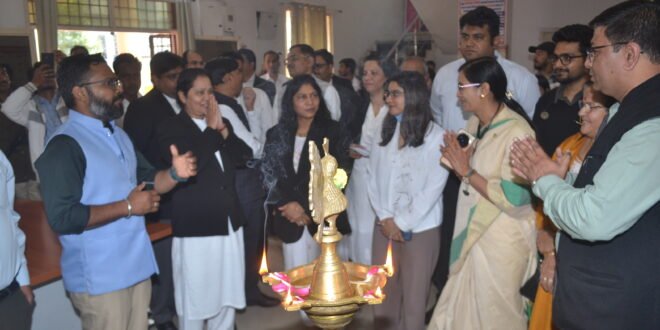 जिला न्यायालय परिसर में स्वास्थ्य के प्रति जागरूकता हेतु परीक्षण शिविर संपन्न-खेल से जीवन का सर्वांगीण विकास होता है शहर के प्रतिभावान खिलाड़ियों को 156000 की खेलवृत्ति का वितरण-इन्वेस्टमेंट जोन में चार और यूनिटों को 150 हेक्टेयर भूमि आवंटित कुल 11950 करोड़ का निवेश, 6500 लोगों को मिलेगा रोजगार-केंद्रीय जेल भैरवगढ के बंदी हो रहे आत्‍मनिर्भर श्री महाकाल वन मेला में बंदियों द्वारा निर्मित उत्‍पादों को पसंद कर रहे है लोग-शिवरात्रि पर्व के पूर्व शहर में हज़ारो की संख्या में दौलत जाट पहलवान के नेतृत्व में निकली साफा रैली-महिला सुरक्षा एवं जागरूकता हेतु पुलिस का विशेष जनसंवाद अभियान जारी