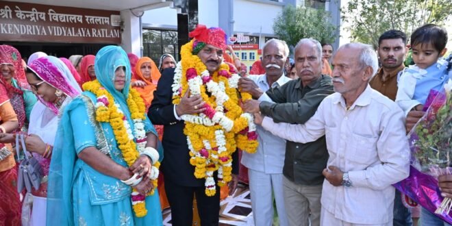 36 वर्षों की सेवा के बाद बनेसिंह डोडिया सेवानिवृत्त विद्यालय परिवार ने किया सम्मान-खाड़ी देशों में रह रहे रतलाम जिले के निवासियों की सहायता हेतु कन्ट्रोल रूम के नंबर जारी-कलेक्‍टर एवं जिला दंडाधिकारी श्री सिंह ने 06 व्‍यक्तियों को छह-छह माह के लिए जिला बदर किया-