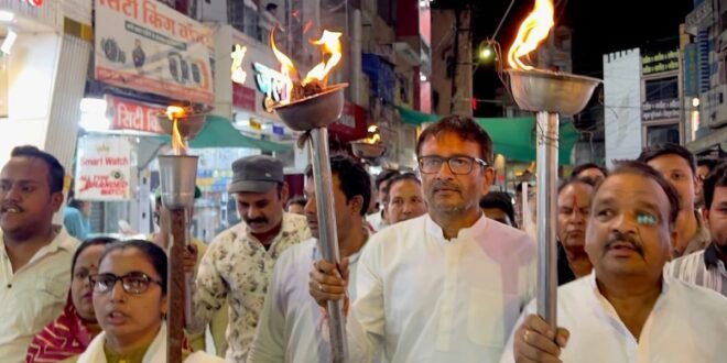 नीट पेपर लीक के विरोध में कांग्रेस की मशाल रैली, CBI जांच और धर्मेंद्र प्रधान के इस्तीफे की मांगभारतीय जनता पार्टी पिछड़ा वर्ग मोर्चा के प्रदेश अध्यक्ष पवन पाटीदार जी का रतलाम जिले का प्रवास कार्यक्रम, जैविक हाट बाजार में 37500 रुपए से अधिक के जैविक उत्पादों का विक्रय,प्रमुख मार्गों के चौड़ीकरण कार्य में तेजी लाएं, टारगेट के अनुसार कार्य किया जाए-कलेक्टर श्री सिंह,