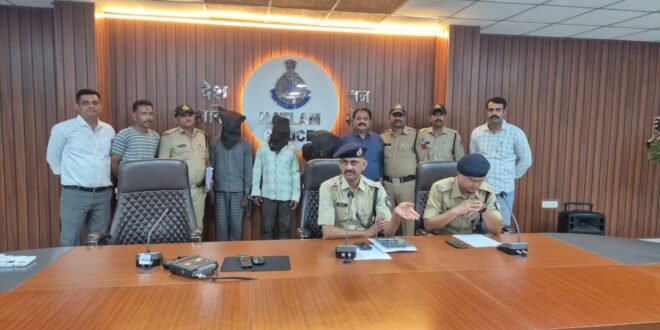 रतलाम पुलिस की बड़ी कार्रवाई  90 क्विंटल गेहूं चोरी का खुलासा 03 आरोपी गिरफ्तार, संभाग आयुक्त श्री सिंह ने ब्रिज निर्माण कार्य की गति धीमी होने पर निर्माण एजेंसी पर 5लाख रुपए की पेनल्टी लगाई, जिन किसानों के स्लॉट बुक हैं, उनसे 28 मई तक गेहूं खरीदेगी सरकार 2625 रुपये क्विंटल गेहूं का दाम देंगे, रतलाम जिले के खाद्य प्रसंस्करण उद्योगों को बढ़ावा देने हेतु थीमेटिक सत्र का आयोजन, भूमि संबंधी मामलों के त्वरित निराकरण हेतु पुलिस अधीक्षक कार्यालय में 07 दिवसीय विशेष शिविर का आयोजन,