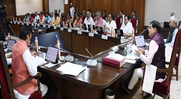 कपास पर मंडी फीस की दर 1% से घटाकर 0.5% करने का अनुमोदन, जिले के 6 उर्वरक विक्रेताओं के लाइसेंस निलंबित कृषि विभाग की बड़ी कार्रवाई,  प्रधानमंत्री श्री मोदी को 12 वर्ष के निरंतर कार्यकाल के लिए मुख्यमंत्री डॉ. यादव ने दी बधाई, पुलिस को 19 पेटी अवैध शराब को पकड़ने में मिली सफलता, दो मोटर साईकिल की आपसी में भिड़ंत घायल हुए दो बुजुर्ग व्यक्तियों वानों ने पहुँचाया अस्पताल,