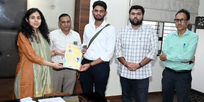 रतलाम के राघव चौधरी का जापान के सकूरा साइंस प्रोग्राम के लिए चयन, श्रमिकों के पुत्र/पुत्रियों के लिए श्रमोदय आदर्श आई.टी.आई. भोपाल में निशुल्क आवासीय प्रशिक्षण प्राप्त करने के लिए प्रवेश प्रक्रिया प्रारंभ,  रतलाम में पीएम राहत कैशलेस योजना को लेकर महत्वपूर्ण बैठक सम्पन्न दुर्घटना पीड़ितों को ₹1.50 लाख तक निःशुल्क उपचार उपलब्ध कराने पर दिया गया जोर,