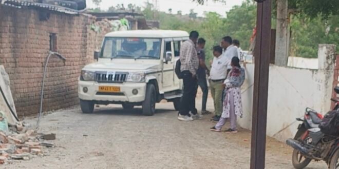 सुदुर सड़क, पुलिया, सीसी. रोड़, मे घटिया निर्माण को लेकर पंच नरेन्द्र सिंह गुर्जर ने की शिकायत। जनपद पंचायत की टीम पहुंची निरीक्षण करने मोके पर