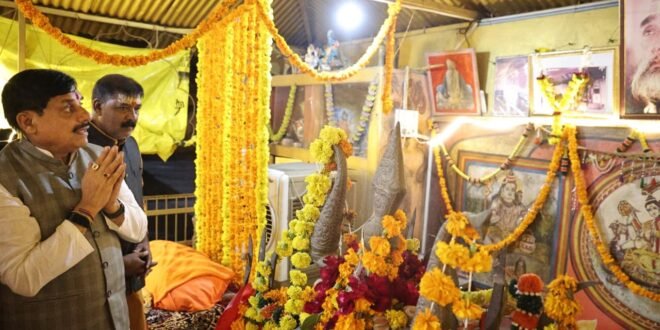 दत्तात्रेय अखाड़ा, श्याम धाम आश्रम और राजराजेश्वरी आश्रम पहुंचकर संतों का किया सम्मान, प्रदेश की सुख-समृद्धि और जनकल्याण की कामना-सृजन महाविद्यालय में गुरु पूर्णिमा पर हुआ ‘एक वृक्ष गुरु के नाम’ कार्यक्रम-