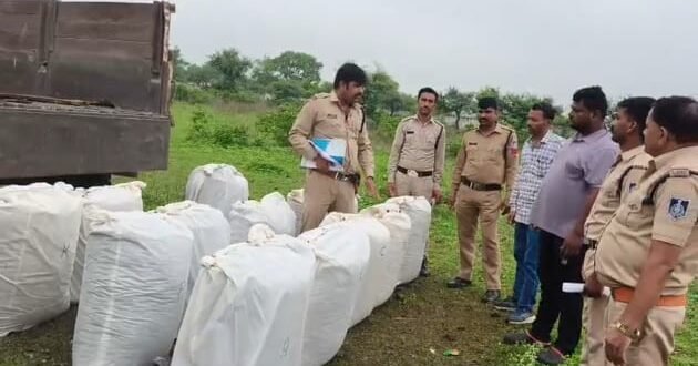 290 किलो डोडाचूरा से भरी ट्रैक्टर-ट्रॉली जप्त “नशे से दूरी है जरूरी 2.0” अभियान के तहत अवैध मादक पदार्थों की तस्करी पर पुलिस की प्रभावी कार्रवाई-कलेक्टर श्रीमती मिशा सिंह ने जनसुनवाई में 99 आवेदनों की सुनवाई की-मिलावट के विरुद्ध खाद्य सुरक्षा विभाग की कार्रवाई जारी-वार्ड 9  त्रिलोक विजय हनुमान मंदिर के सामने प्रांगण में लगेंगे पेवर ब्लॉक महापौर प्रहलाद पटेल ने किया निर्माण कार्य का भूमि पूजन-श्रावण-भादौ मास में भस्म आरती पर मंदिर के पट खुलने के समय में परिवर्तन रहेगा-जिला विधिक सेवा प्राधिकरण द्वारा विधिक जागरूकता कार्यक्रम आयोजित