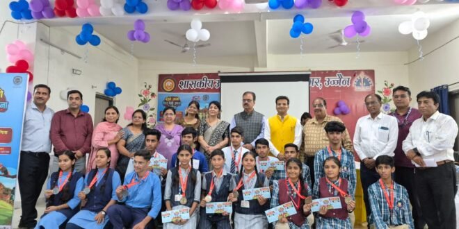 प्रतिभावान आवासीय विद्यालय लालपुर की टीम ने जीता मध्यप्रदेश टूरिज्म क्विज-2026 का खिताब. महाकाल की नगरी में आज गूंजेगी बी प्राक की शिव आराधना.  कृषि यंत्र किराये की दुकान स्थापित करने के लिए आवेदन 21 अगस्त तक आमंत्रित.