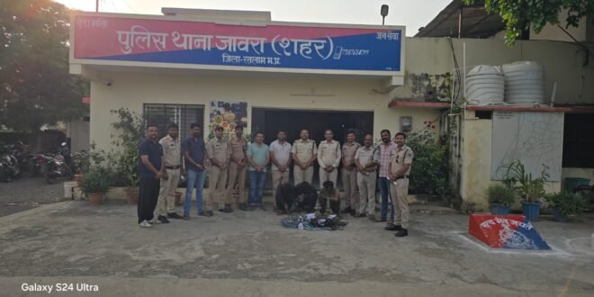 अवैध रूप से होटल के रेस्टोरेंट में ग्राहकों को शराब पिलाने वाले होटल मैनेजर के विरुद्ध थाना स्टेशन रोड पुलिस की कार्रवाई होटल युवराज के रेस्टोरेंट से विभिन्न ब्रांड की अंग्रेजी शराब, बीयर एवं देशी शराब जब्त आरोपी मैनेजर गिरफ्तार -खाद्य सुरक्षा विभाग की कार्यवाही, 100 किलो मावा जब्त  महावीर मावा भंडार से दो तथा राजस्थान स्वीट्स एंड नमकीन से कलाकंद एवं सेव नमकीन के नमूने लिए